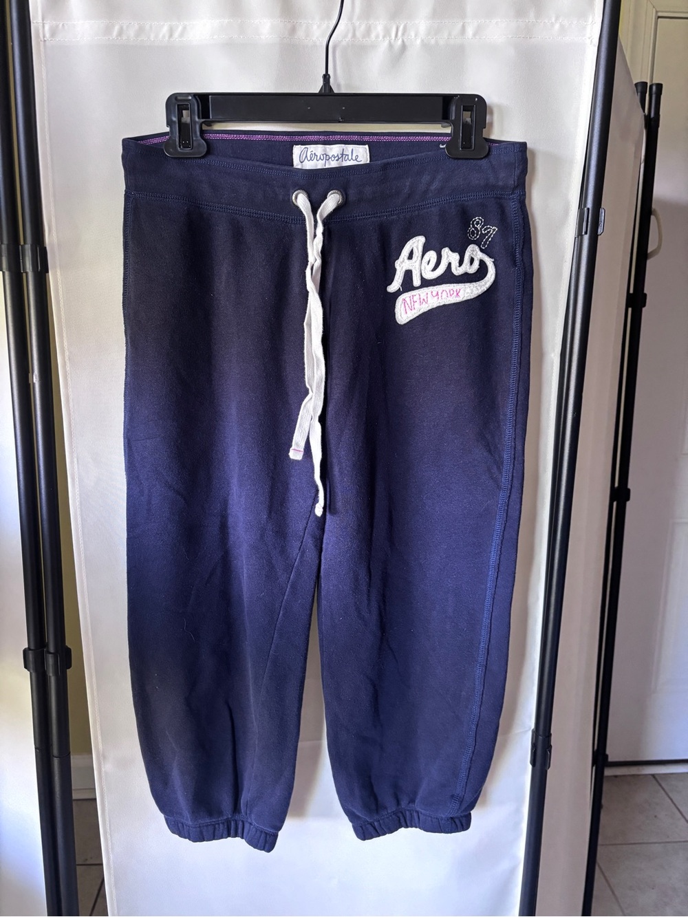 Vintage y2k Aeropostale Navy Cropped Jogger Sweatpants with White Drawstring